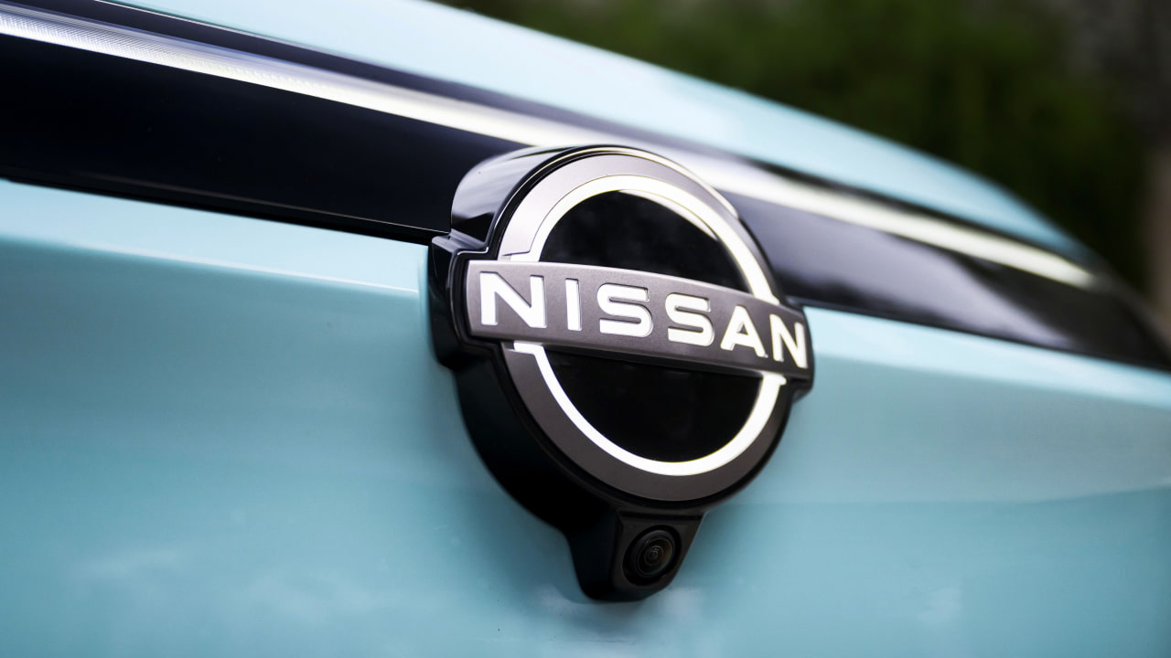 Illuminated Nissan badge