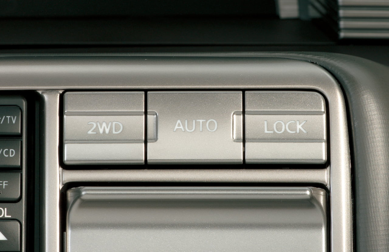 Switch between AUTO Mode, 2WD and LOCK mode