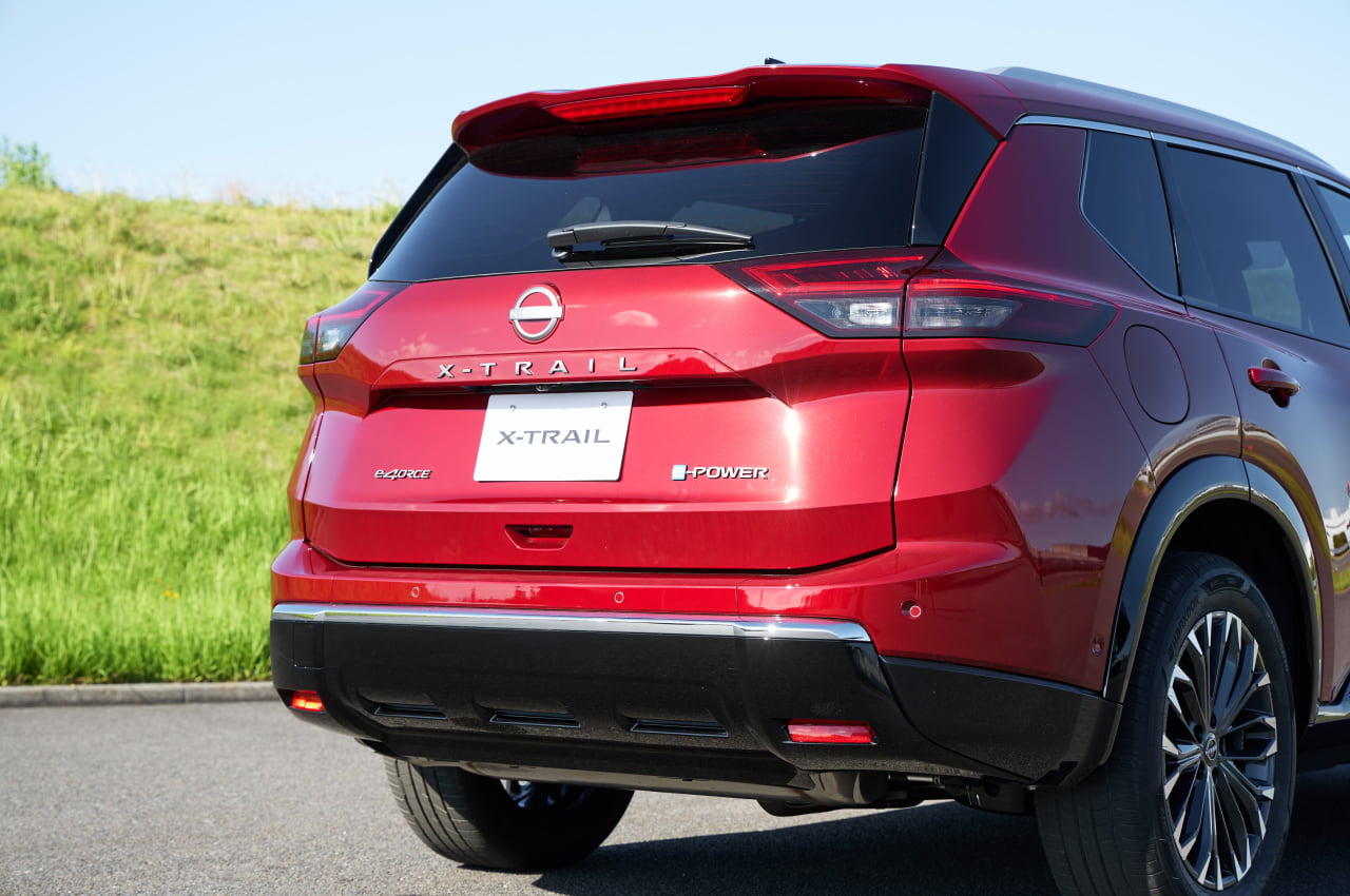 Fourth-generation X-Trail (T33)